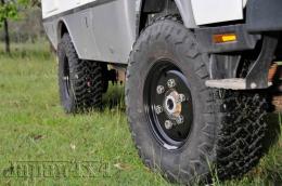 Australian Adventure Vehicles製 三菱扶桑キャンター用シングルホイール